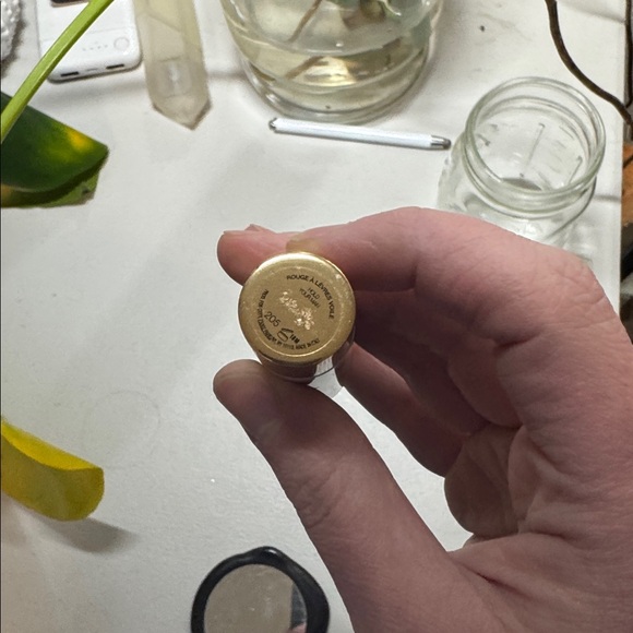 Gucci Lipstick - Hold Your Man - Picture 3 of 4